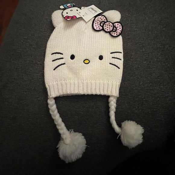 Hello Kitty White Winter Hat - Picture 2 of 2